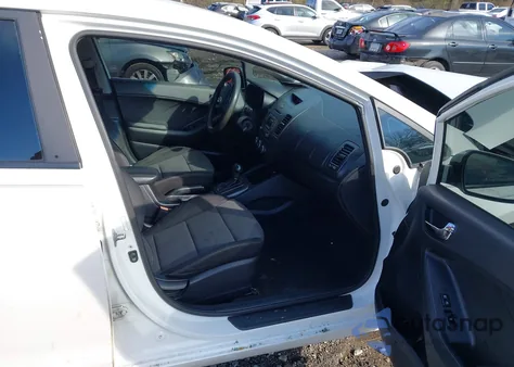 2015 Kia Forte Lx z USA, uszkodzony, nr VIN KNAFX4A61F5417667